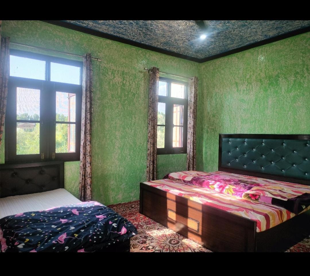 Hotel Sunlight Srinagar Exteriör bild